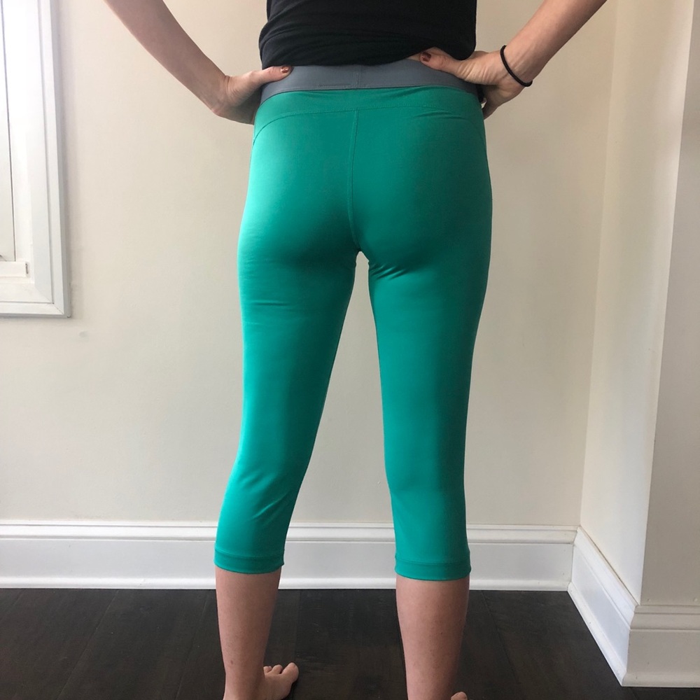 Nike Pro dri-fit teal and white cropped leggings S - Picture 4 of 6